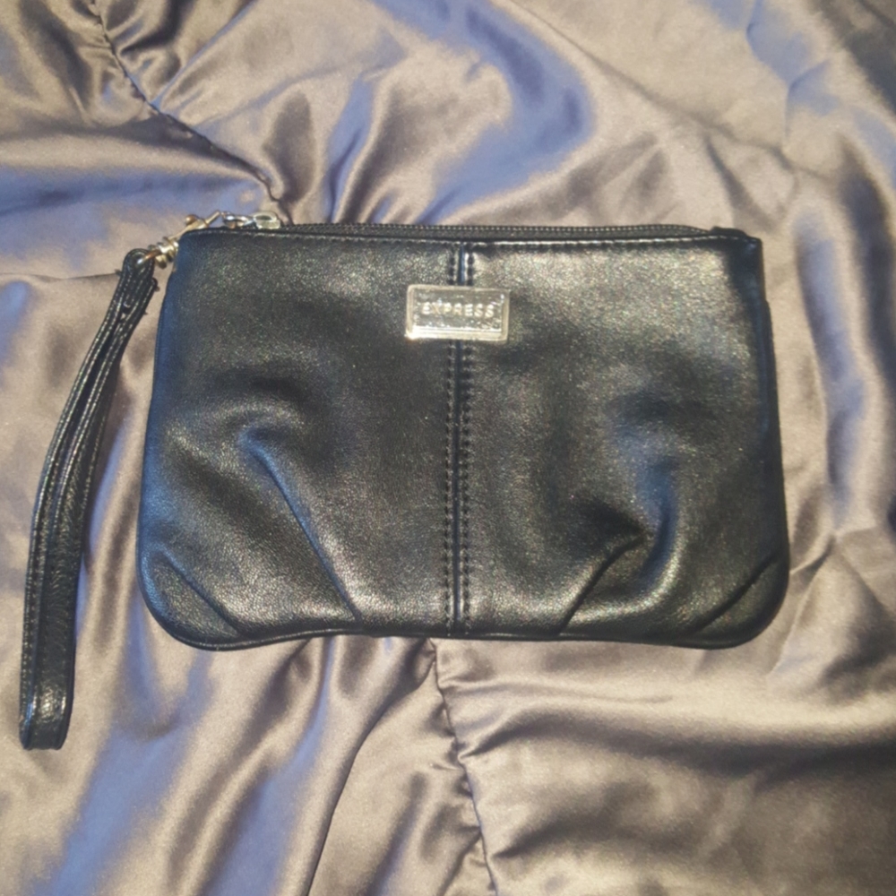 3/$15 Express wristlet Black
